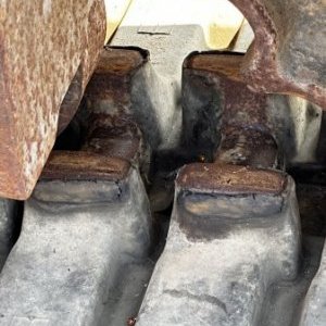 foto 12.5t bagr ofset guma Terex HR42 Schaeff mimoosé rýpání