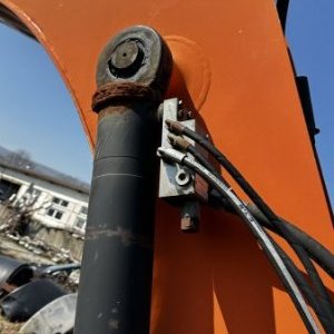 foto 12.5t bagr ofset guma Terex HR42 Schaeff mimoosé rýpání