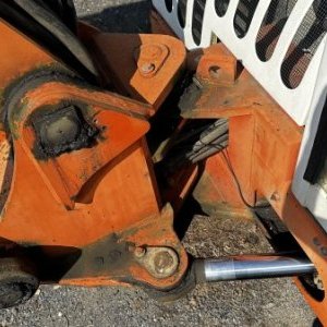 foto 12.5t bagr ofset guma Terex HR42 Schaeff mimoosé rýpání